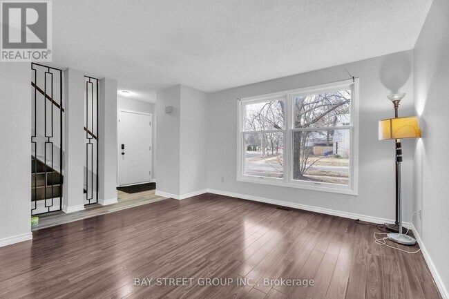 Photo du bâtiment - 1 Ranchwood Crescent