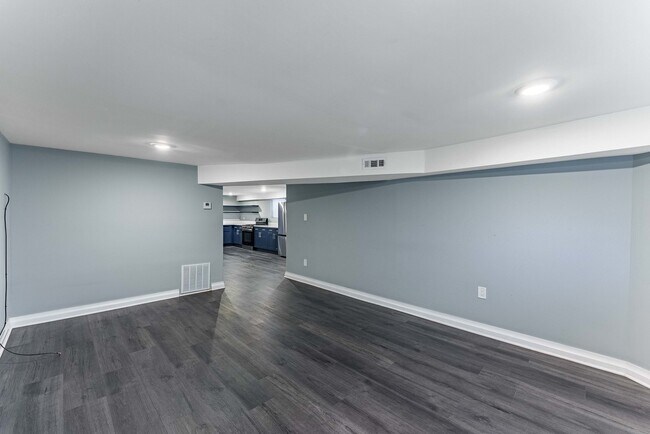 Foto del edificio - 1121 N Leclaire Ave