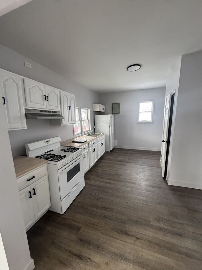 Foto del edificio - Welcome to this spacious 3-bedroom, 1-bathroom home located in the heart of Washington Courthouse...