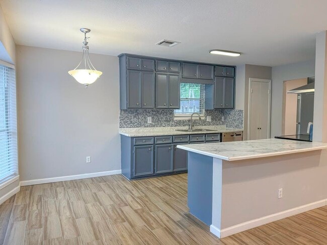 Building Photo - 5926 Darkwood Dr