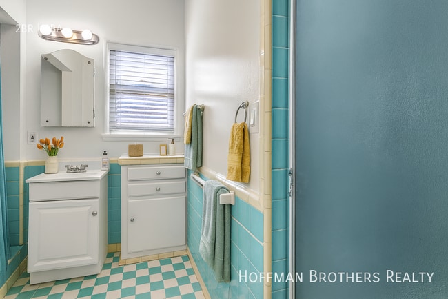 Building Photo - 614 Midvale Ave