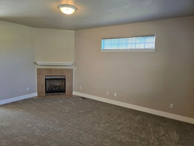 Building Photo - 2132 Marlow Ln