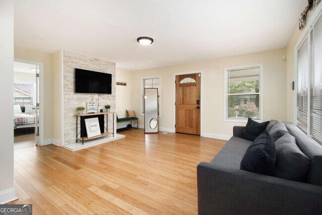 Building Photo - 361 Adelle St SE