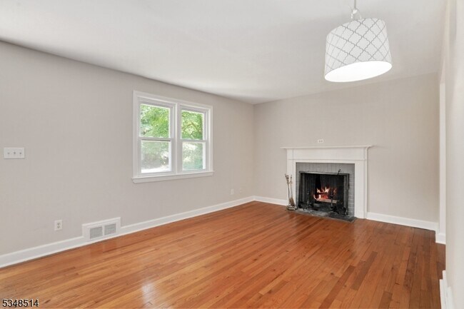 Building Photo - 51 Evergreen Rd