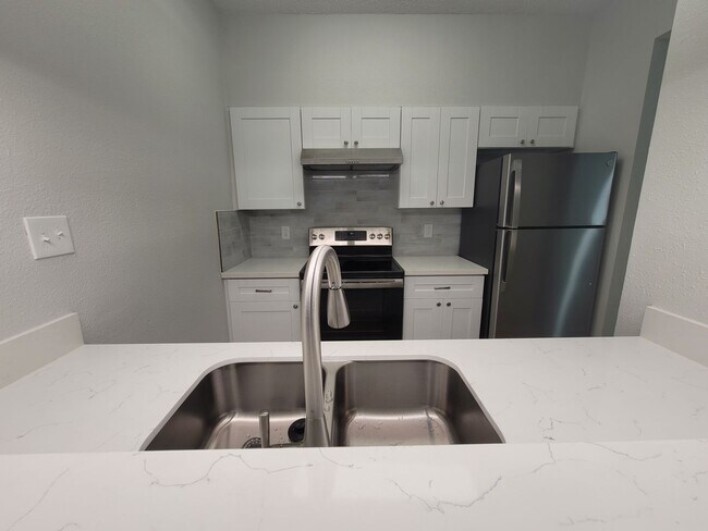 Foto del edificio - 7093 N Holiday Dr