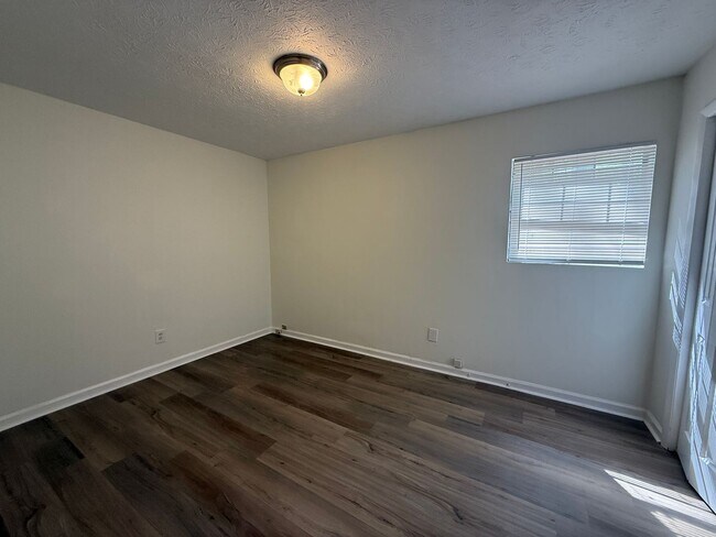 Building Photo - 540/542 Rustwood Dr