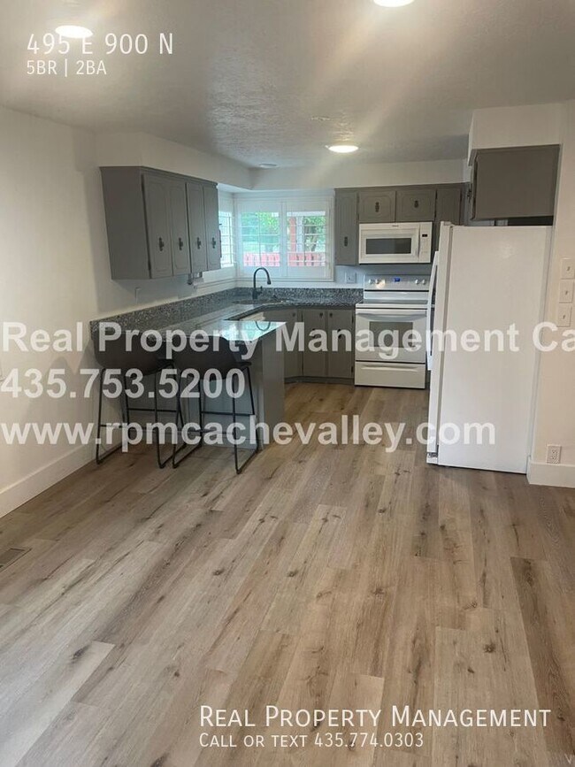 Building Photo - 5 bedroom home close to USU! Pet friendly.