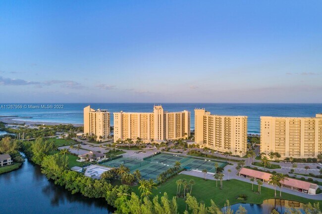 Foto del edificio - 300 Ocean Trail Way