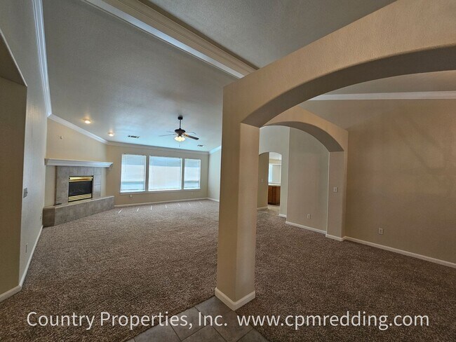 Foto del edificio - Spacious House on Westside with Landscaper...