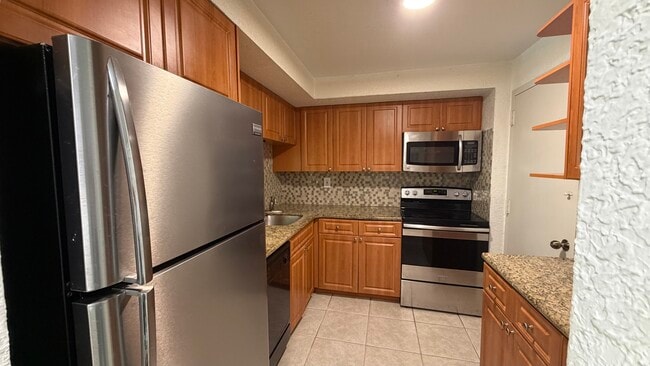 Building Photo - 9125 SW 77th Ave