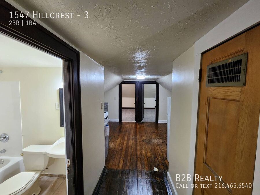 Primary Photo - 1547 Hillcrest-3