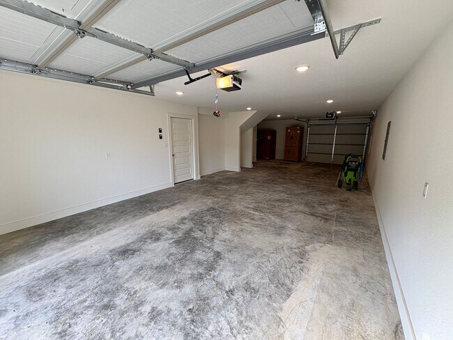 Foto del edificio - 2bd/2ba House with large Garage!