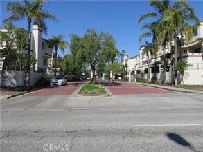 Building Photo - 2931 Plaza del Amo