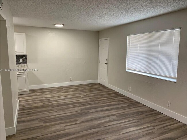 Foto del edificio - 2150 Madison St