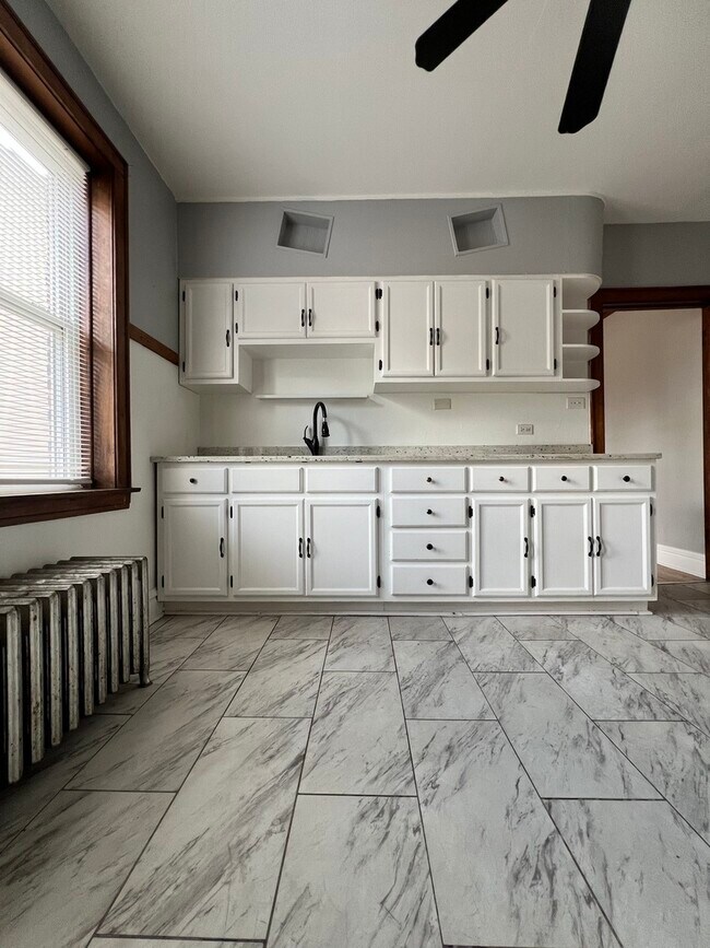 Foto del edificio - 5044 W 30th St