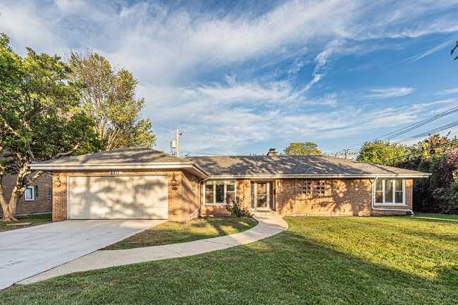 Building Photo - 6811 N Kenneth Ave