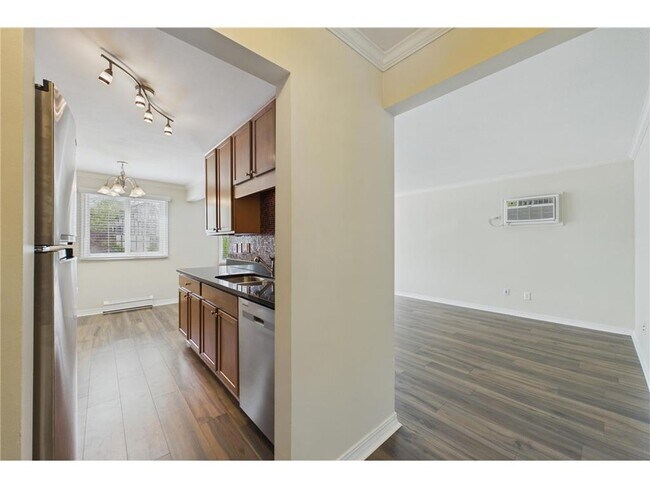 Foto del edificio - 2706 Humboldt Ave S