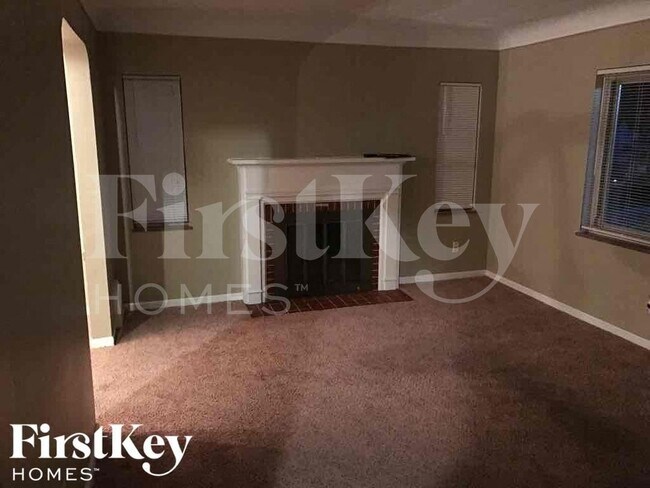 Building Photo - 1494 Clovernoll Dr