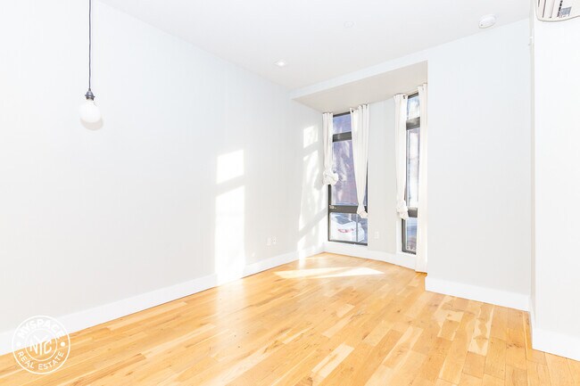 Building Photo - 185 Leonard St