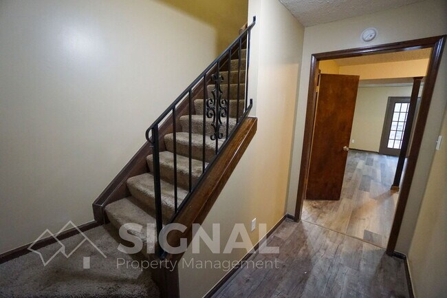 Foto del edificio - 725 Eastern Manor Ln