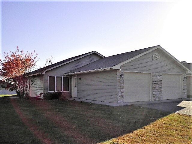 Building Photo - 626 W 8th St