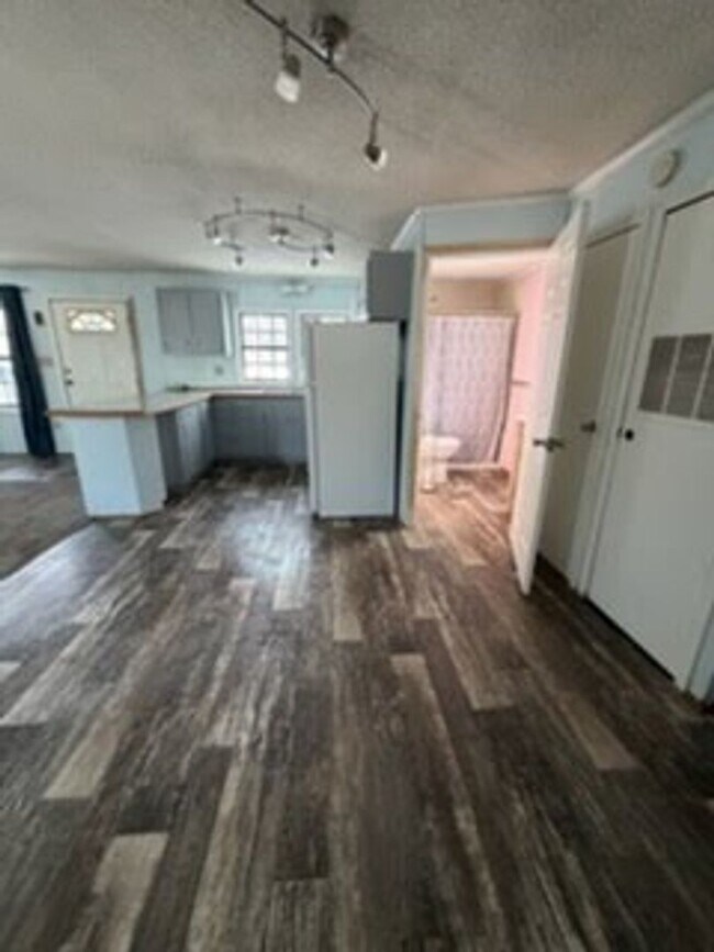 Building Photo - 7670 E 280 N