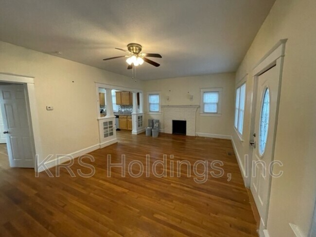 Foto del edificio - 140 Pochin Pl