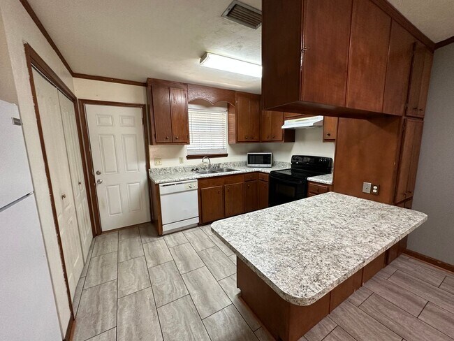 Foto del edificio - Brewster Estates unit available NOW!