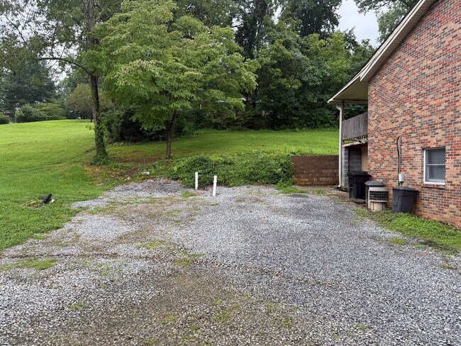 Foto del edificio - 2506 Elizabethton Hwy