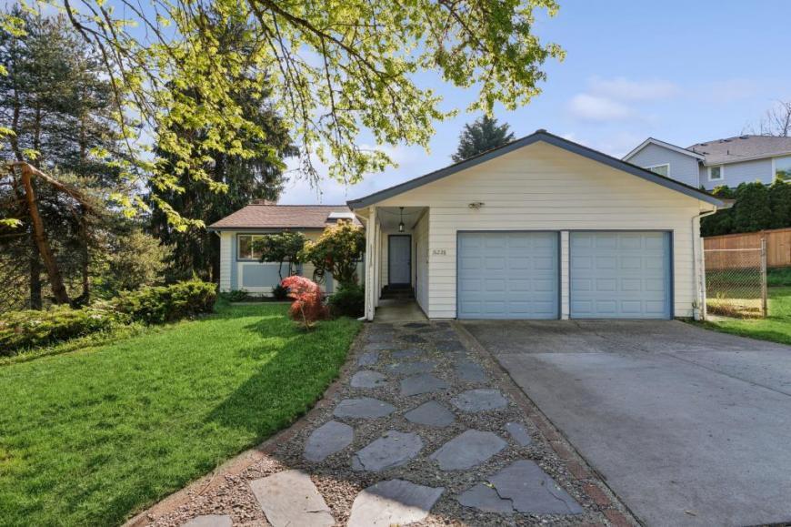Primary Photo - 4 bedroom in Redmond WA 98056