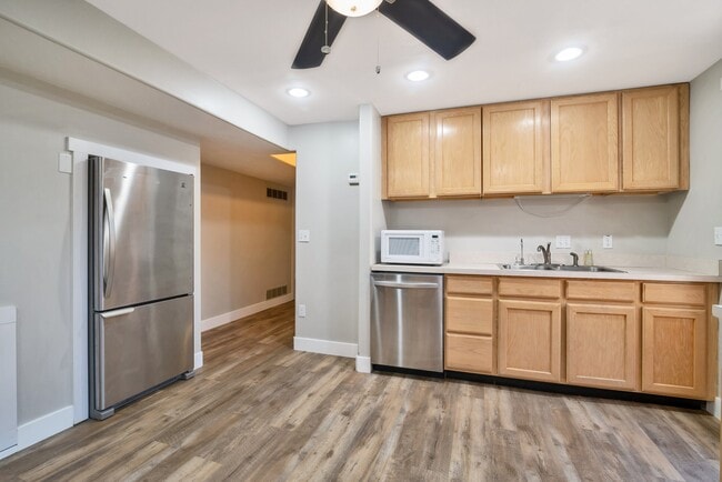 Building Photo - 994 N 700 E