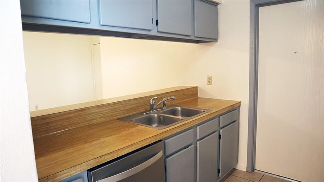 Building Photo - 1808 Gracy Farms Ln