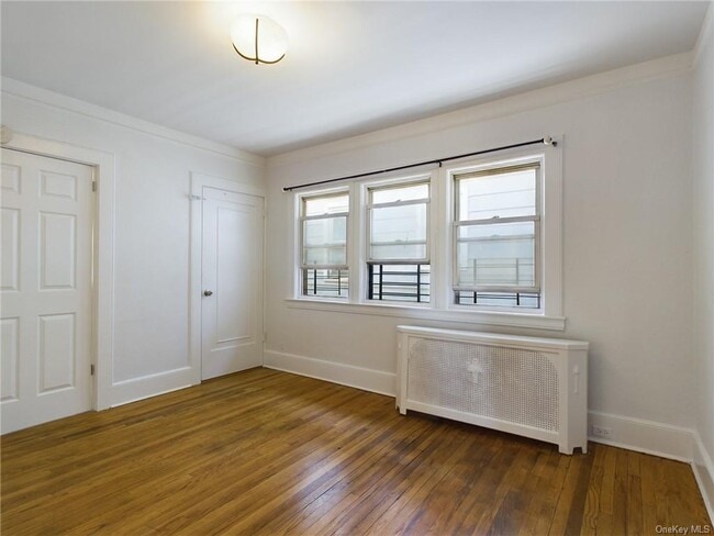 Building Photo - 427 S 6th Ave