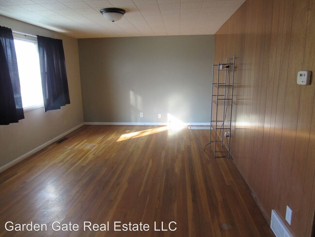Foto del edificio - 2950 E 10th St