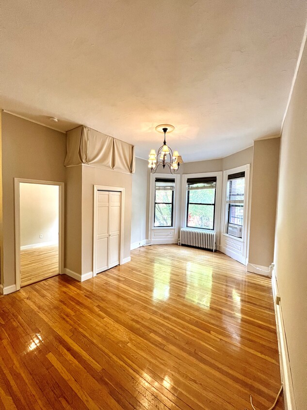 Living Room.1 - 400 Marlborough St