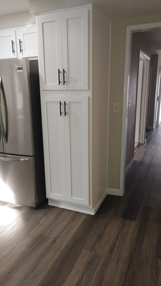 Foto del edificio - 8105 Red Sherry Ln