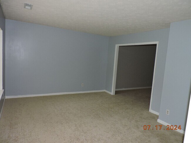 Building Photo - Call Office 804-642-2106 linda@vacosold.com