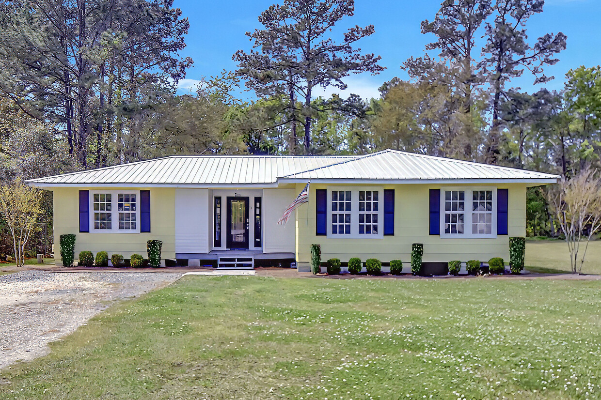 Primary Photo - 179 Oyster Rd