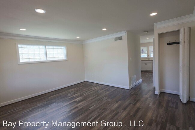 Building Photo - 3 br, 1 bath House - 8127 Del Haven Rd