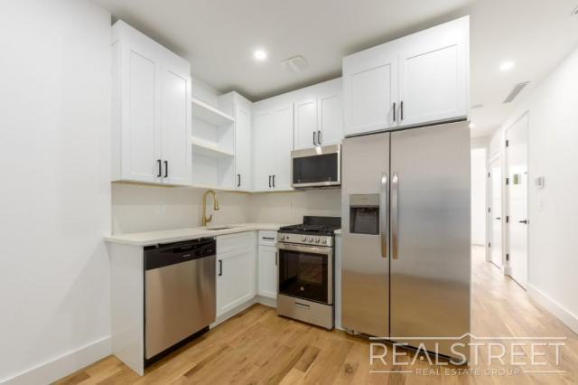 Foto del edificio - 3 bedroom in Brooklyn NY 11207