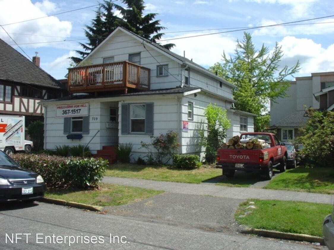 Primary Photo - 709 NE 43rd St