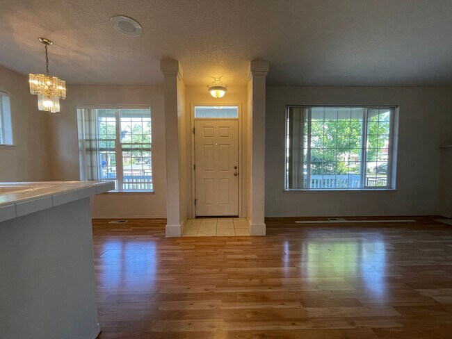 Building Photo - Hillsboro 3Bedroom 2.5 Bath + Den ~ Includes Washer & Dryer and Garage ~ Orenco Gardens Neighborh...