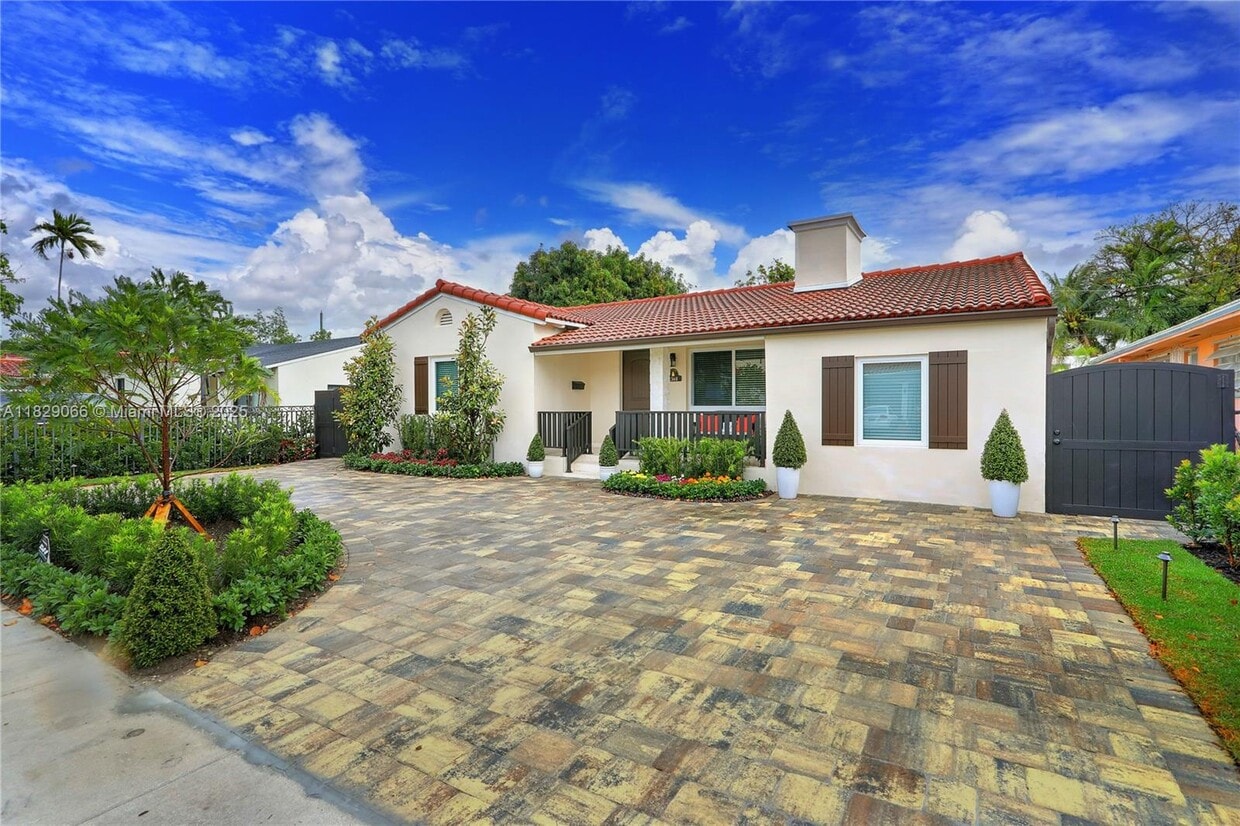 Primary Photo - 2368 SW 21st St