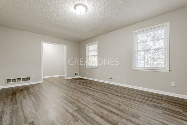 Building Photo - Charming 4 Bedroom in Columbia!