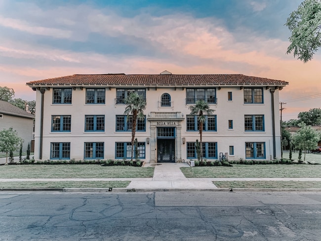 Building Photo - Bella Villa