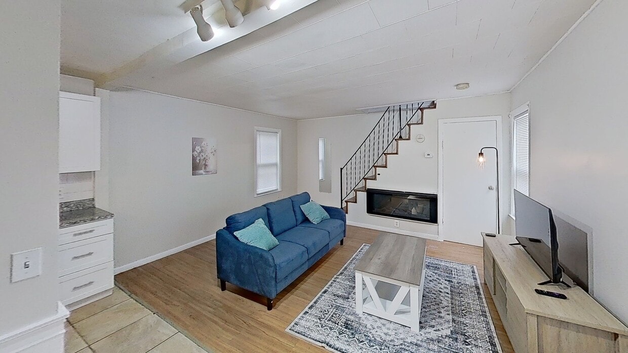 Photo - Private bedroom in 3 bed/1 bath Home