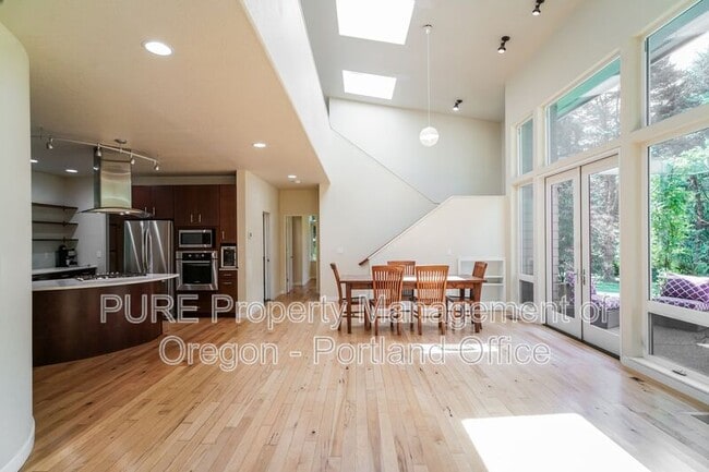 Foto del edificio - 9342 NW Skyline Blvd