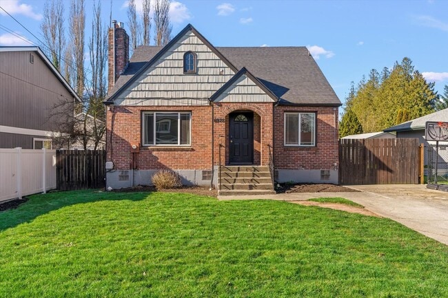 Building Photo - Well-Maintained Tacoma Brick home in Convenient Location