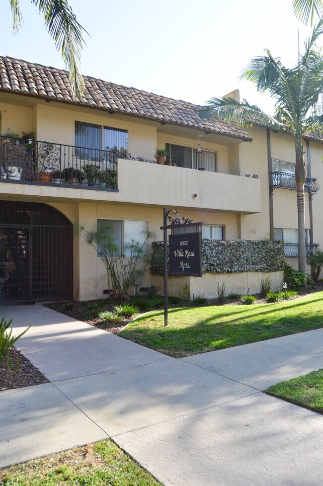 Building Photo - 10822 Rose Ave