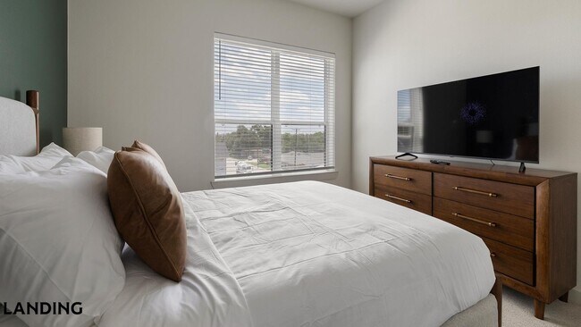 Foto del edificio - 1345 E 15th St